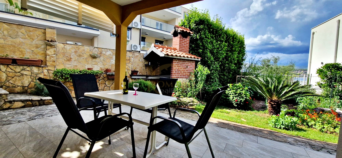 Apartmajska hiša v Okrugu Gornjem/Čiovo, drugi niz od morja - 5 apartmajev
